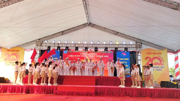 Liên đội trường THCS Nguyễn Bỉnh Khiêm tham gia đồng diễn trống kèn Đội chào mừng kỉ niệm 20 năm thành lập quận Long Biên (06/11/2003-06/11/2023)