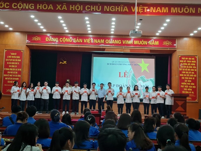 Lễ kết nạp Đoàn viên mới Chi đoàn Trường THCS Nguyễn Bỉnh Khiêm