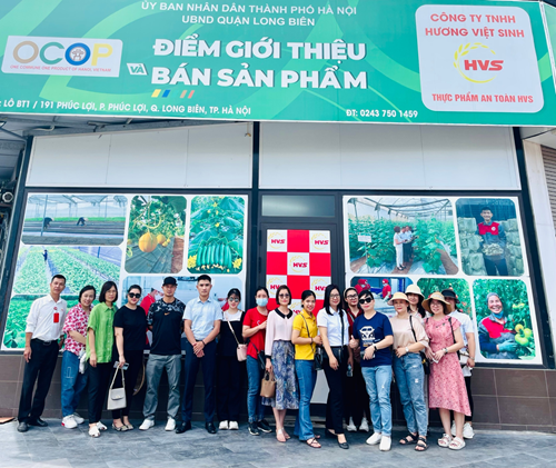 Trường THCS Nguyễn Bỉnh Khiêm khảo sát thực tế, truy xuất nguồn gốc thực phẩm phục vụ cho bếp ăn bán trú của trường năm học 2023-2024