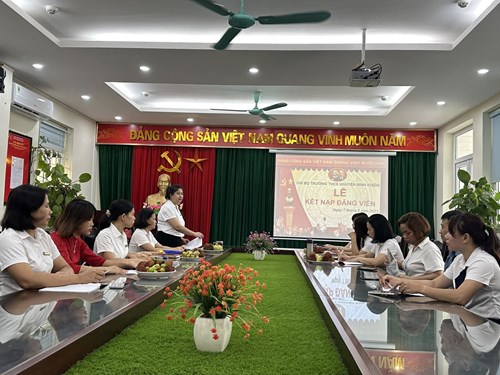 Chi bộ Trường THCS Nguyễn Bỉnh Khiêm tổ chức lễ kết nạp Đảng viên mới đối với quần chúng ưu tú Ngô Thị Châu Loan