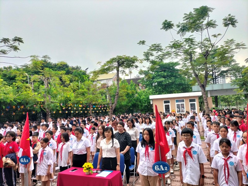 Trường THCS Nguyễn Bỉnh Khiêm tổ chức Lễ tưởng niệm và ủng hộ giúp đỡ nạn nhân trong vụ cháy chung cư mini Hà Nội