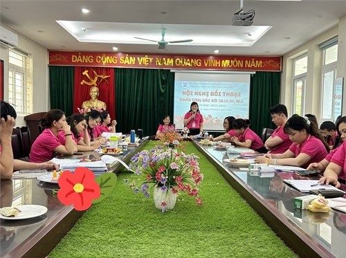 Công đoàn trường THCS Nguyễn Bỉnh Khiêm tổ chức “Hội nghị đối thoại ” và “Bữa cơm Công đoàn” cuối năm học 2023-2024