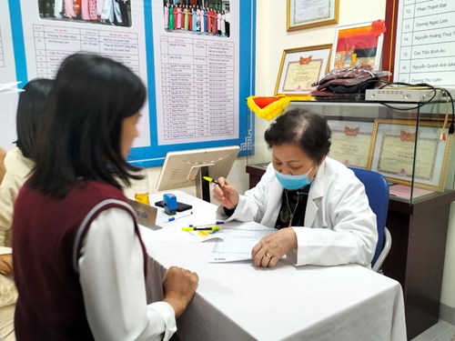 Công đoàn trường THCS Nguyễn Bỉnh Khiêm tổ chức khám sức khỏe định kỳ cho Cán bộ, giáo viên, nhân viên nhà trường