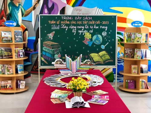 Thư viện trường THCS Nguyễn Bỉnh Khiêm - Trưng bày sách hướng ứng tuần lễ học tập suốt đời năm 2023