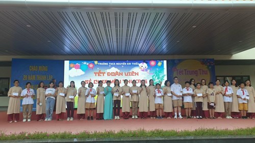 Ngày hội “Tết đoàn viên - Sẻ chia yêu thương” tại trường THCS Nguyễn Gia Thiều.