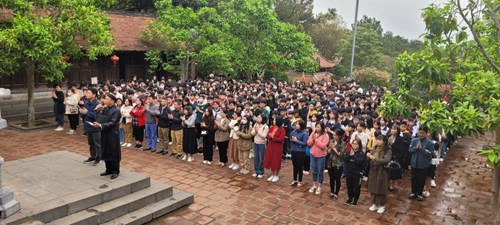 Trường THCS Phúc Đồng tổ chức cho học sinh tham quan, học tập ngoại khóa tại Đền thờ Thầy Chu Văn An và Khu du lịch Quảng Ninh Gate