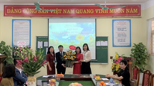 Công đoàn Trường THCS Phúc Đồng tổ chức buổi gặp mặt đoàn viên công đoàn nhân kỷ niệm 113 năm ngày Quốc tế phụ nữ 8/3 (8/3/1910 – 8/3/2023) 