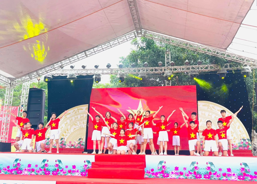 Liên đội trường THCS Phúc Đồng tham gia  Hội thi dân vũ - Tài năng cán bộ Đội  chào mừng kỷ niệm 82 năm ngày thành lập Đội TNTP Hồ Chí Minh