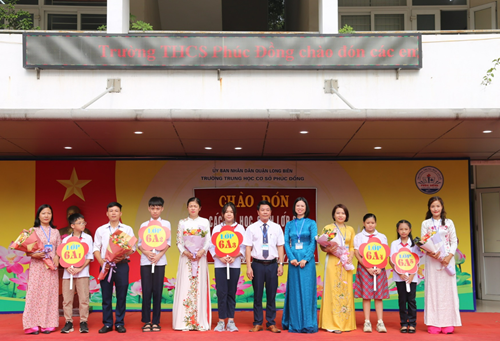 Trường THCS Phúc Đồng tổ chức chương trình đón học sinh khối 6 niên khóa 2023 - 2027