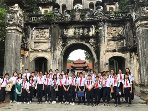 Tham quan di tích lịch sử địa phương cùng học sinh khối 6 trường THCS Sài Đồng