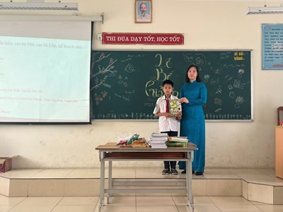       Trần Lâm - Lớp trưởng gương mẫu, học sinh tiêu biểu của lớp 8A3 trường THCS Sài Đồng