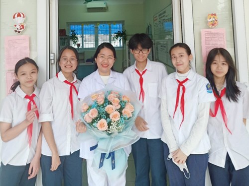 Trường THCS Sài Đồng tri ân ngày thầy thuốc Việt Nam 27-2