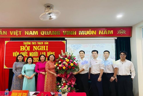 Trường THCS Thạch Bàn tổ chức lễ kỉ niệm 93 năm ngày Phụ nữ Việt Nam 20/10