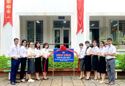 Công Đoàn trường THCS Thượng Thanh khánh thành công trình “GHẾ ĐÁ SẮC MÀU” hướng tới chào mừng  kỷ niệm 20 năm thành lập quận Long Biên