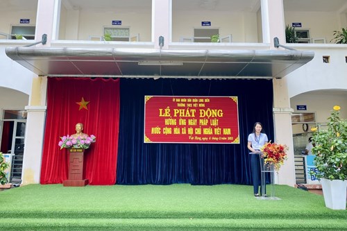 Trường THCS Việt Hưng hưởng ứng Ngày Pháp luật nước Cộng hòa xã hội chủ nghĩa Việt Nam