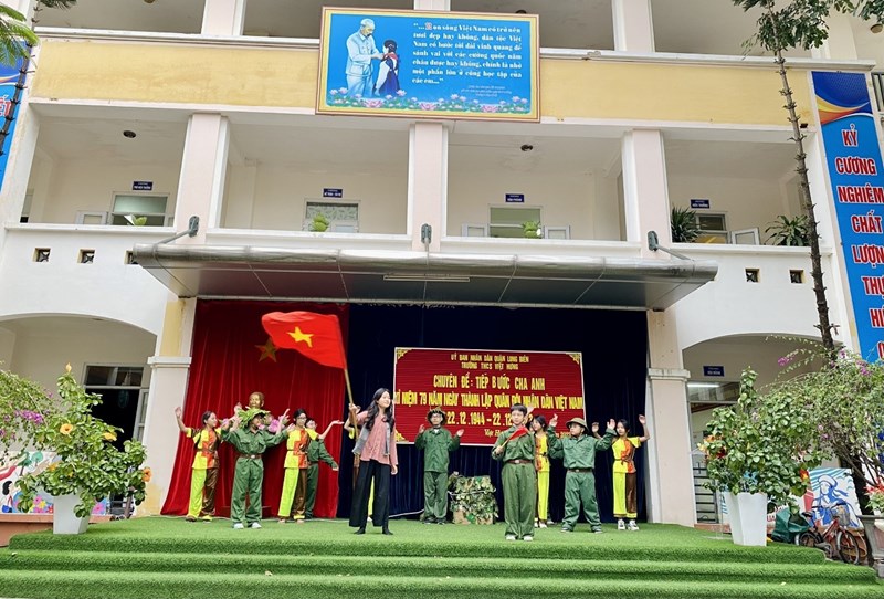 Trường THCS Việt Hưng tổ chức chuyên đề:  Tiếp bước cha anh  - Kỉ niệm 79 năm ngày thành lập Quân đội nhân dân Việt Nam