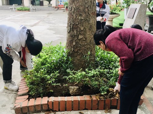 Trường THCS Việt Hưng  Hành động vì nhà trường xanh - sạch - đẹp - văn minh - hạnh phúc 