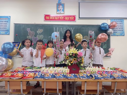 Cô giáo Nguyễn Thị Hà - Người giáo viên luôn yêu thương học sinh  và có nhiều đổi mới trong dạy học