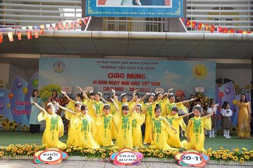 Khối 4 - Trường Tiểu Học Cự Khối Thi Đua Chào Mừng Ngày Nhà Giáo Việt Nam 20 -11