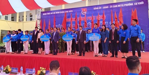 Trường Tiểu học Cự Khối vinh dự được tham gia hưởng ứng tháng thanh niên, kỉ niệm 92 năm ngày thành lập Đoàn TNCS Hồ Chí Minh và các hoạt động chào mừng kỷ niệm 20 năm ngày thành lập Quận Long Biên.