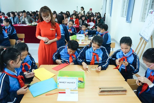 Trường Tiểu học Đoàn Kết tổ chức thành công chuyên đề vận dụng phương pháp giáo dục Stem trong môn Toán lớp 5