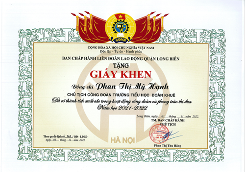 01 đồng chí giáo viên được LĐLĐ quận Long Biên tặng giấy khen đã có thành tích xuất sắc trong hoạt động công đoàn và phong trào thi đua năm học 2021 - 2022