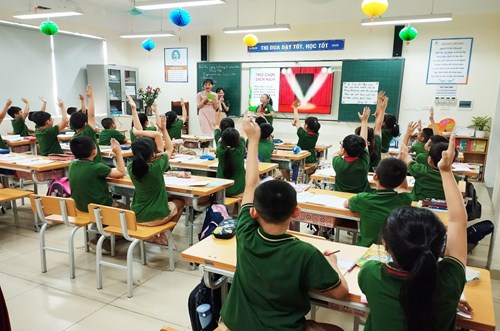 Chuyên đề Tiếng Việt Lớp 4: Luyện từ và câu - Động từ do cô giáo Đặng Thị Lan thực hiện