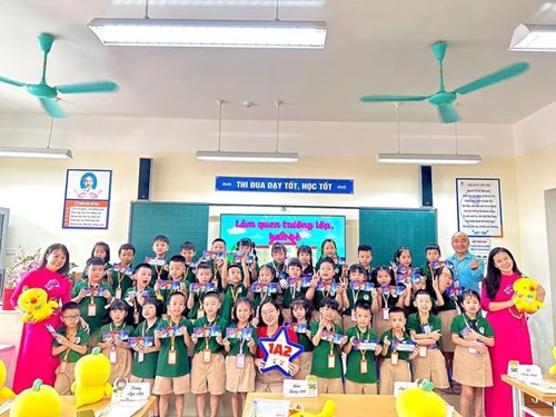Trường Tiểu học Đoàn Khuê tưng bừng chào đón các bạn Gà Con năm học 2023-2024