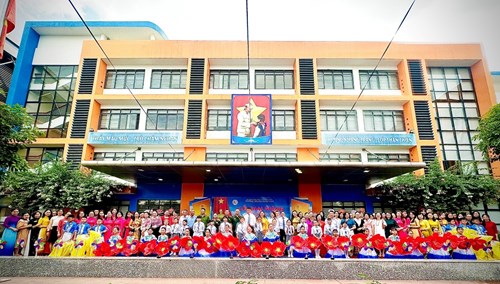 Trường Tiểu học Đoàn Khuê tưng bừng khai giảng năm học mới 2023 - 2024