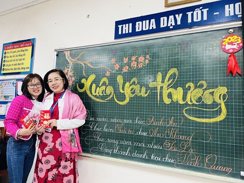 Thầy và trò trường tiểu học Đô thị Sài Đồng phấn khởi trở lại trường  sau kỳ nghỉ Tết Nguyên đán Quý Mão 2023