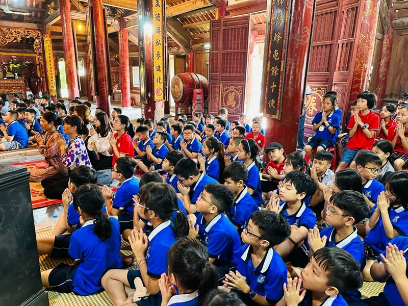 Hoạt động trải nghiệm tham quan di tích lịch sử quận Long Biên của học sinh Khối 3 năm học 2023-2024