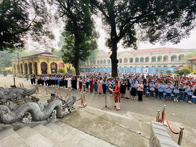 Học sinh khối 3 trường tiểu học Đô thị Sài Đồng học tập thực địa tại Hoàng thành Thăng Long 