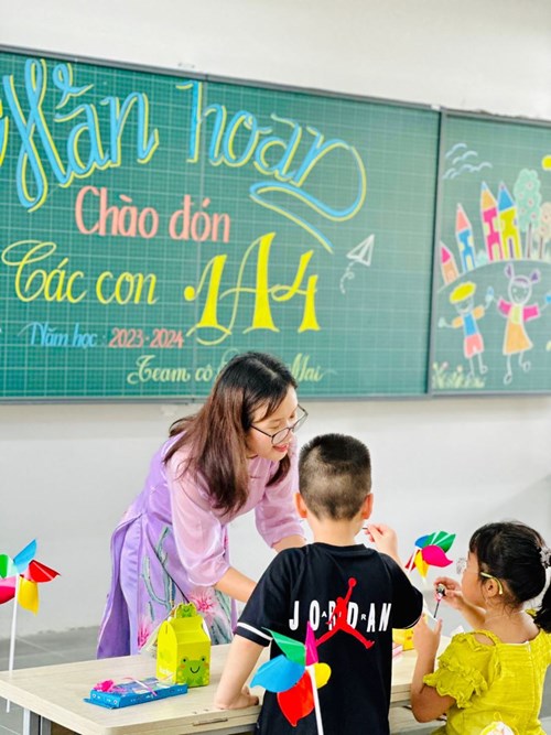 Trường TH Đô thị Sài Đồng tưng bừng chào đón các em học sinh lớp 1