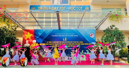 Lễ kỷ niệm 41 năm ngày Nhà giáo Việt Nam của trường Tiểu học Đô Thị Việt Hưng