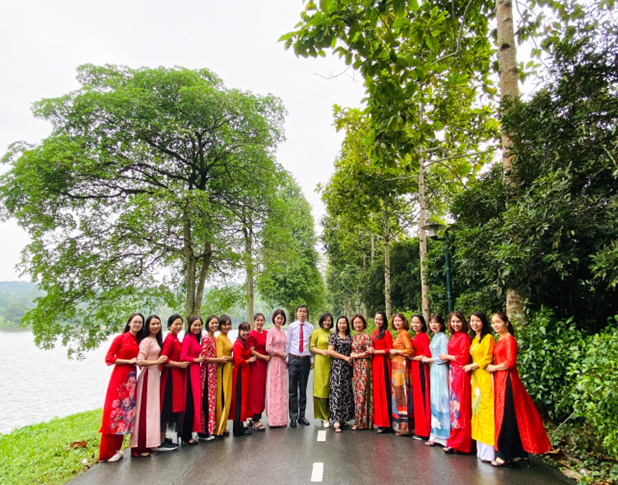 Chi bộ Tiểu học Đô Thị Việt Hưng tổ chức chương trình “Về nguồn”