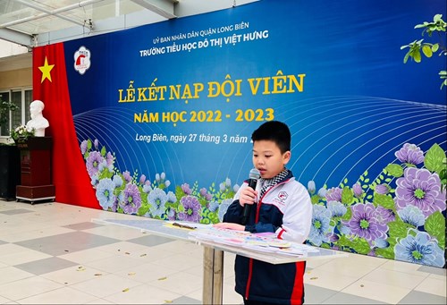 Liên đội trường tiểu học Đô Thị Việt Hưng tổ chức Lễ kết nạp đội viên năm học 2022 - 2023
