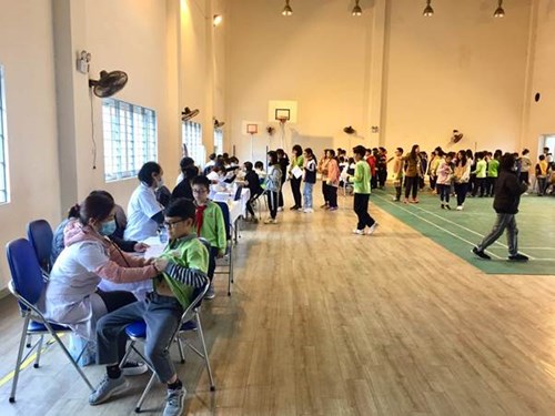 Trường tiểu học Đức Giang tổ chức khám sức khoẻ định kì cho học sinh  - Năm học 2022 - 2023