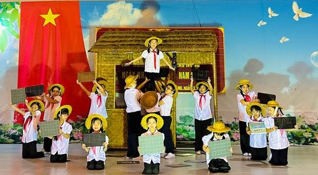 Sinh hoạt dưới cờ Tuần 11 - Văn nghệ biểu diễn chào mừng ngày ngày nhà giáo Việt Nam 20/11