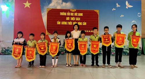 Tiêu đề: Tiểu học Đức Giang - Sinh hoạt dưới cờ tuần 29
