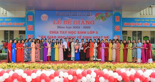 Buổi lễ Bế giảng năm học 2022-2023 của trường tiểu học Giang Biên