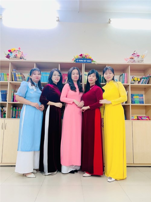 Trường Tiểu học Giang Biên hưởng ứng tuần lễ áo dài năm học  2023 – 2024