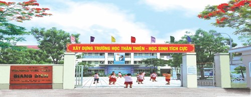Trường Tiểu học Giang Biên gây quỹ từ thiện nhân đạo.