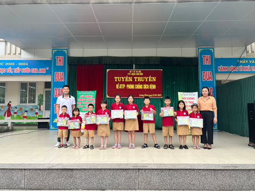 Trường tiểu học Giang Biên quận Long Biên Hà Nội tổ chức tuyên truyền an toàn thực phẩm, phòng chống dịch bệnh