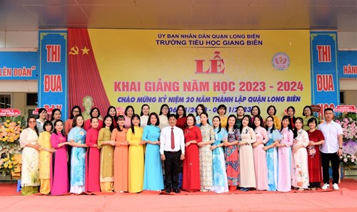 Trường tiểu học Giang Biên tổ chức lễ khai giảng năm học 2023 – 2024