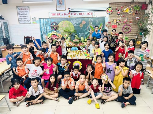 2A1- Trường TH Giang Biên tổ chức Vui Tết Trung thu 2023