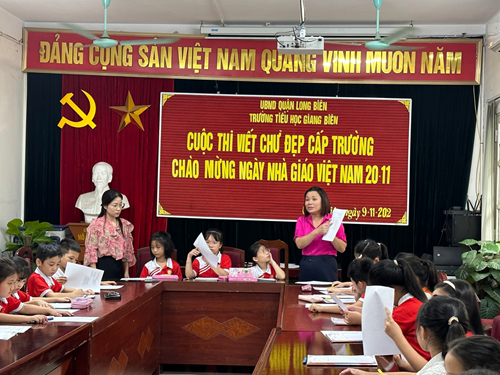 Lớp 2A2 tham  Cuộc thi viết chữ đẹp Chào mừng ngày nhà giáo Việt Nam 20/11.