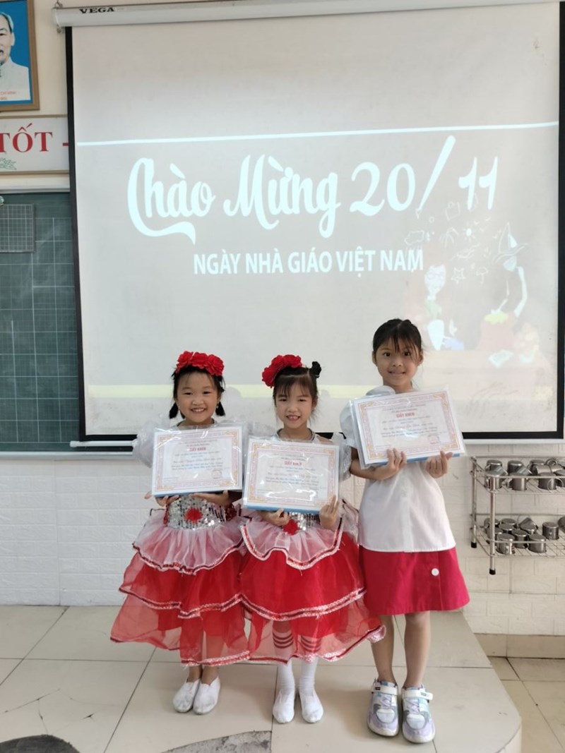 Cuộc thi viết chữ đẹp cấp trường chào mừng 41 năm ngày nhà giáo Việt Nam 20/11