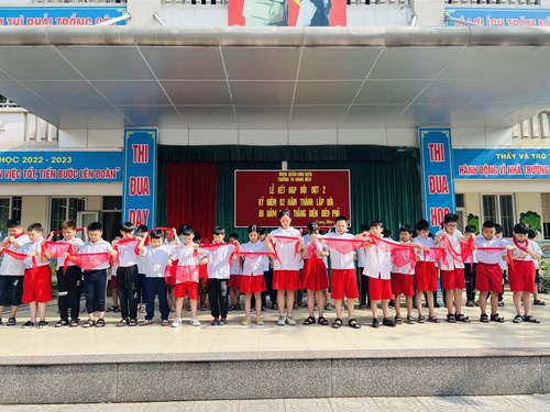 Lễ kết nạp đội viên đợt 2 của Liên đội trường Tiểu học Giang Biên - Long Biên - Hà Nội 