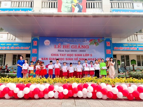 Lớp 3A1 trường Tiểu học Giang Biên tổ chức lễ tổng kết năm học 2022 –2023.