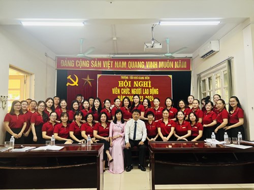 Trường Tiểu học Giang Biên tổ chức thành công Hội nghị công nhân viên chức năm học 2023-2024